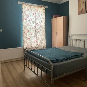 Double room for rent near Seven Kings Station - Image 2