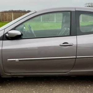 2012 Renault Clio 1.2 TCe Hatchback Manual with TomTom - Image 2