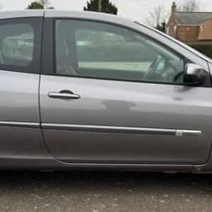 2012 Renault Clio 1.2 TCe Hatchback Manual with TomTom - Image 3