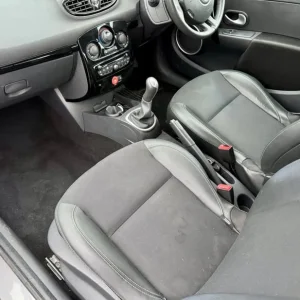 2012 Renault Clio 1.2 TCe Hatchback Manual with TomTom - Image 4