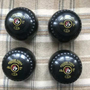 Drakes Pride size 4H WB22 black with yellow contrast and knights helmet motif - Image 2