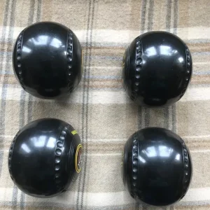 Drakes Pride size 4H WB22 black with yellow contrast and knights helmet motif - Image 3