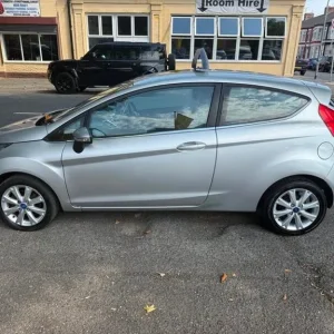 Ford Fiesta ZETEC - Image 2