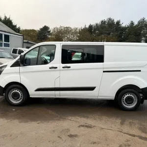 2019 Ford Transit Custom 2.0 TDCi 130ps Low Roof D/Cab Van PANEL VAN Diesel Manual - Image 4