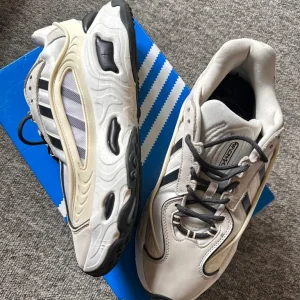 Adidas oz nova shoe - Image 4