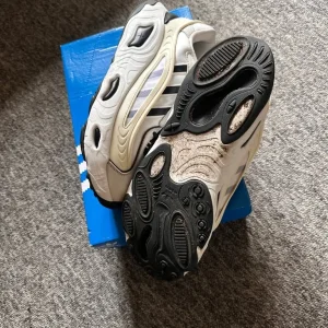 Adidas oz nova shoe - Image 6