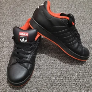 ADIDAS trainer's - black with orange - Image 2