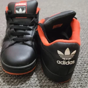 ADIDAS trainer's - black with orange - Image 5