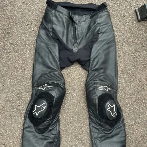 Alpine star 2 piece leathers - Image 5