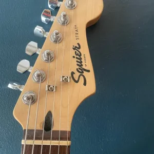 Fender Stratocaster with amp - Image 3