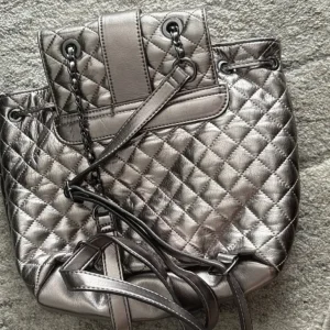 GUESS Miriam Silver Quilted Backpack. - Image 6