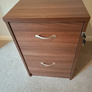 2 Drawer Filling Cabinet with Keys to Lock. - Image 2
