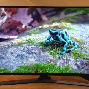 Smart TV Samsung 4k UHD 40 inch Good Working - Image 5