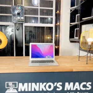 Apple MacBook Air 13' i5 1.8GHz 4GB Ram 121GB SSD Sketch Adobe Suite 2022 Microsoft Office 2021 - Image 2