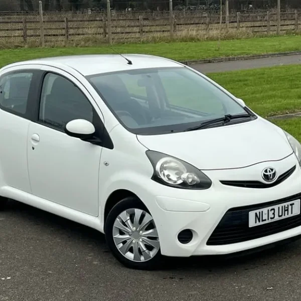 Toyota, AYGO, Hatchback, 2013, Manual, 998 (cc), 5 doors