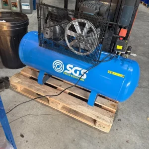 Sgs 150 L air compressor virtually brand-new - Image 3