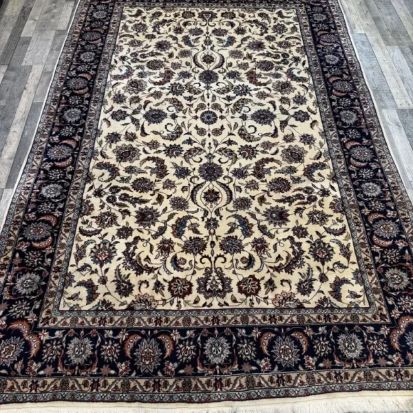 Fine luxury handmade Persian Isfahan rug 290 x 185 cm