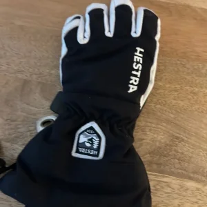 Brilliant unisex ski bundle for kids. - Image 3