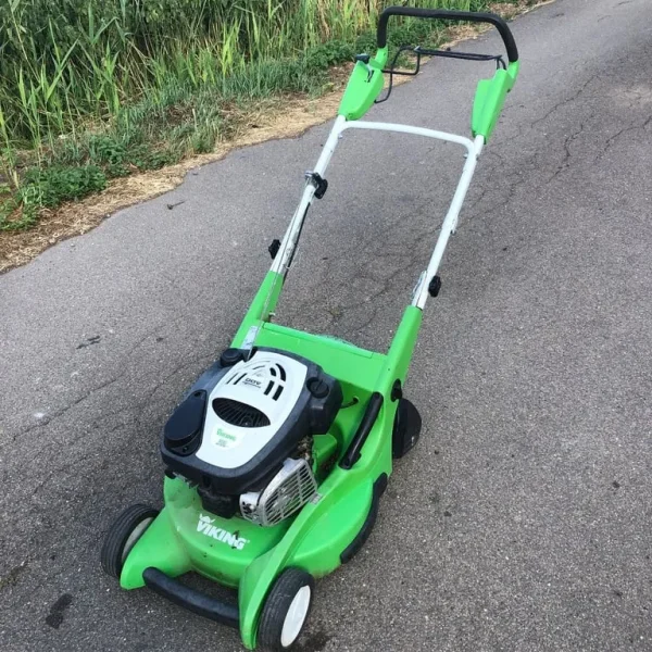 VIKING AND HONDA PETROL LAWN MOWER NO BOXES