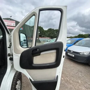 2019 Citroen Relay Relay 35 L3 Blue HDi Flatbed DIESEL Manual - Image 2