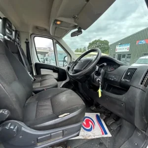 2019 Citroen Relay Relay 35 L3 Blue HDi Flatbed DIESEL Manual - Image 6