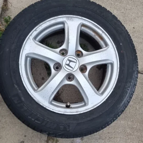 Honda civic mk8 wheels (can deliver)
