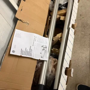 Genuine VW Passat saloon roof bars - Image 2