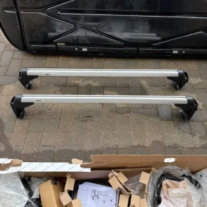 Genuine VW Passat saloon roof bars - Image 4