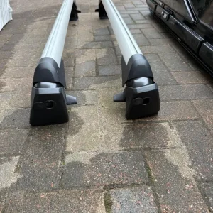 Genuine VW Passat saloon roof bars - Image 5