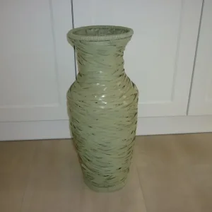 Large floor standing green wicker vase approx 2ft tall - Image 4