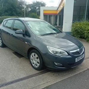 2012 Vauxhall Astra 1.6i 16V Exclusiv 5dr HATCHBACK Petrol Manual - Image 2