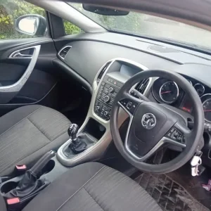 2012 Vauxhall Astra 1.6i 16V Exclusiv 5dr HATCHBACK Petrol Manual - Image 3