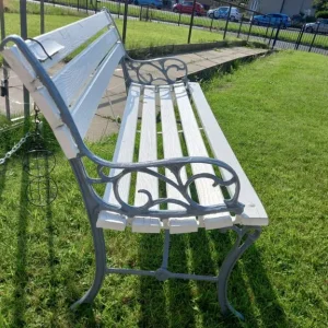 Garden benches. - Image 5