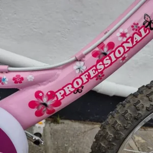 Girls bikes 1 x first bike and 1 x aged 5/+ bike £10! - Image 3