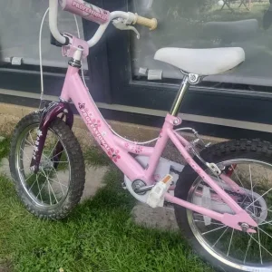 Girls bikes 1 x first bike and 1 x aged 5/+ bike £10! - Image 5