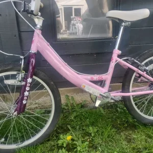 Girls bikes 1 x first bike and 1 x aged 5/+ bike £10! - Image 6