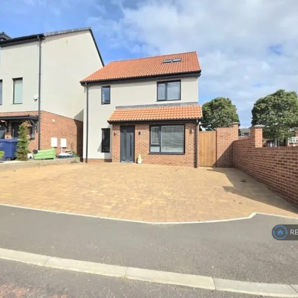 4 bedroom house in St Lawrence Place, Sunderland, SR3 (4 bed) (#1894891)
