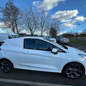 2021 Ford Fiesta SPORT-VAN Hatchback Petrol/Ele Manual - Image 5
