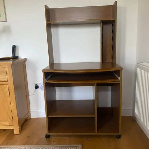 Computer Desk with Pull-Out Shelf