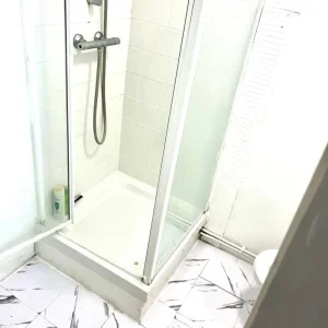 Cosy Double Room with Wood Floor and Big Window - Image 4