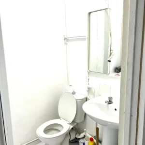 Cosy Double Room with Wood Floor and Big Window - Image 5