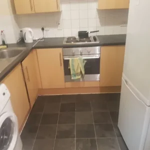Cosy Double Room with Wood Floor and Big Window - Image 6