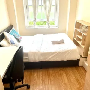 Cosy Double Room with Wood Floor and Big Window