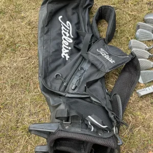 HALF SET OF GOLF CLUBS & TITLEIST PENCIL BAG - Image 2