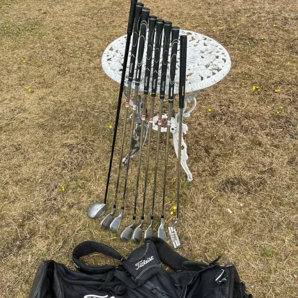 HALF SET OF GOLF CLUBS & TITLEIST PENCIL BAG