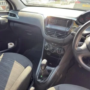 Peugeot, 208, Hatchback, 2013, Manual, 1199 (cc), 3 doors - Image 2