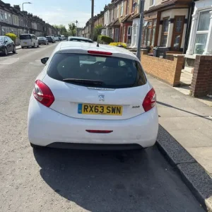 Peugeot, 208, Hatchback, 2013, Manual, 1199 (cc), 3 doors - Image 5