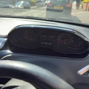 Peugeot, 208, Hatchback, 2013, Manual, 1199 (cc), 3 doors - Image 8