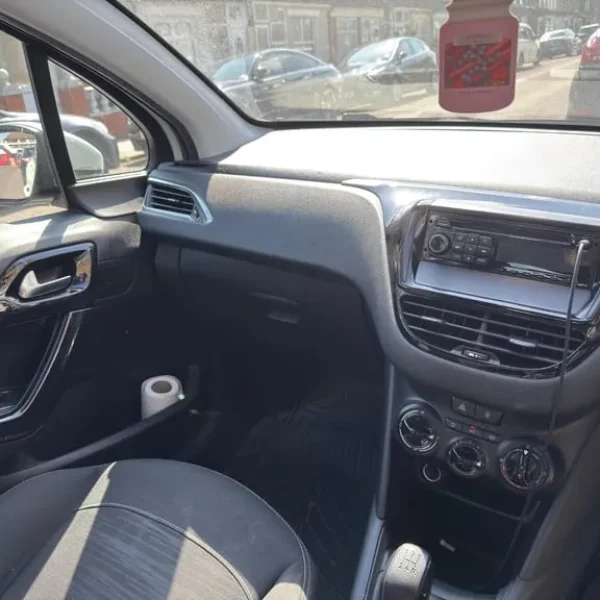 Peugeot, 208, Hatchback, 2013, Manual, 1199 (cc), 3 doors