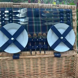 Lovely picnic basket - Image 3